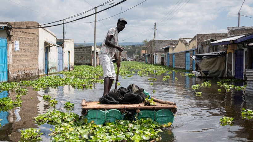 Göl taştı, onlarca ev sular altında kaldı - Resim: 6