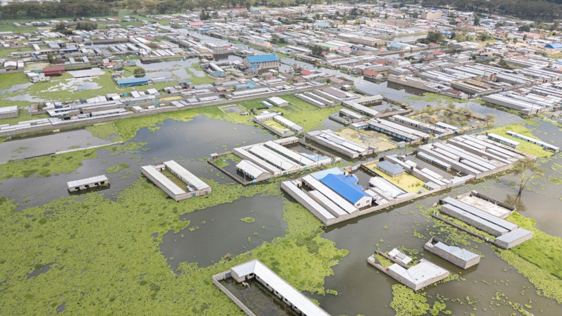 Göl taştı, onlarca ev sular altında kaldı - Resim: 13