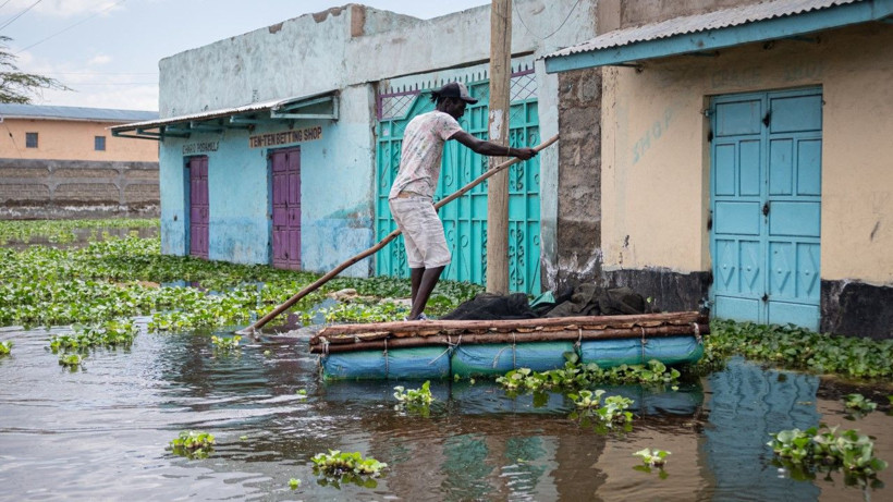Göl taştı, onlarca ev sular altında kaldı - Resim: 15