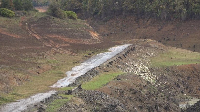 Sular çekilince tarihi kayıp yol gün yüzüne çıktı - Resim : 2