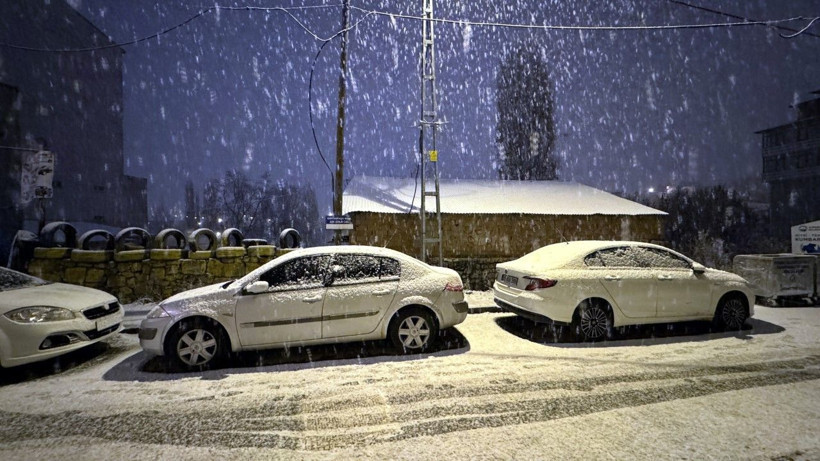 Kar yağışı kenti beyaza bürüdü - Resim: 3