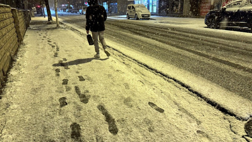 Kar yağışı kenti beyaza bürüdü - Resim: 4