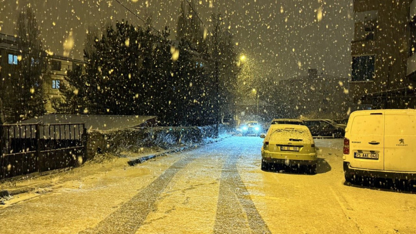 Kar yağışı kenti beyaza bürüdü - Resim: 5