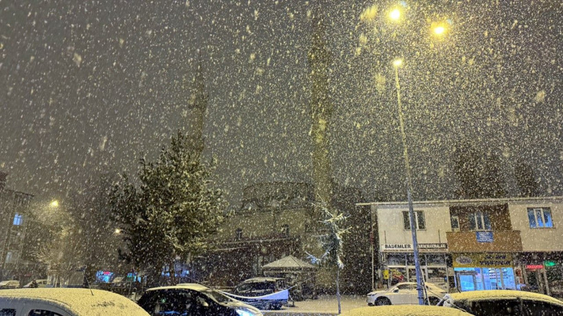 Kar yağışı kenti beyaza bürüdü - Resim: 9