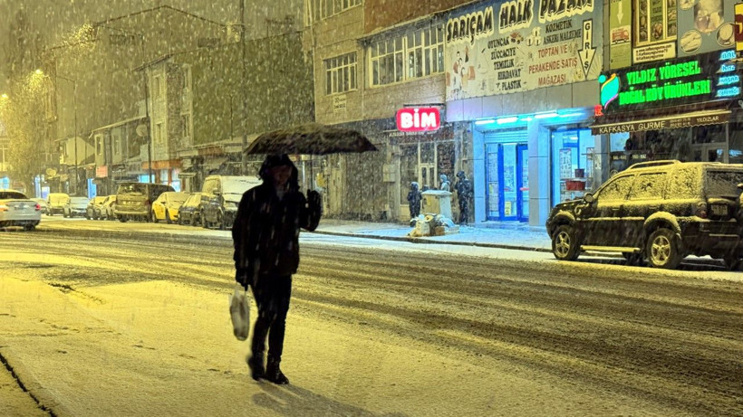 Kar yağışı kenti beyaza bürüdü - Resim: 11