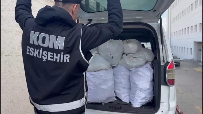 Çekicideki araçtan cephanelik çıktı - Resim : 1