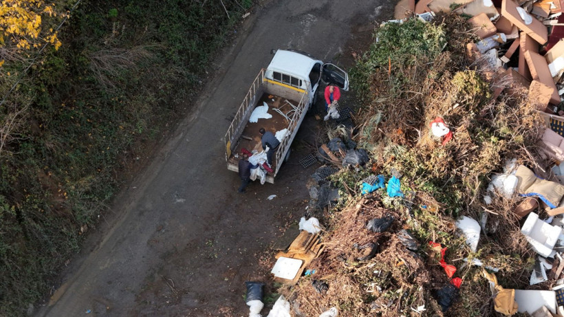İstanbul'un göbeğinde bir tuhaf manzara: Gökdelenlere 'komşu' geldi - Resim: 1