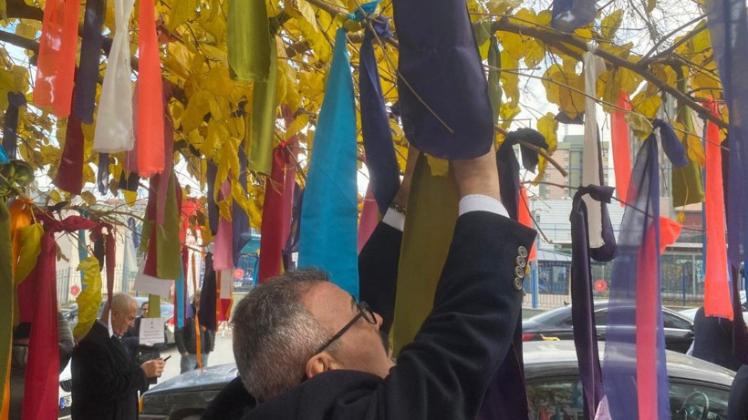 Memurlardan bakanlık önünde eylem: Dileklerini ağaca bağladılar - Resim: 3