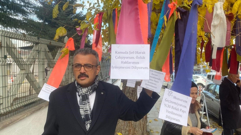 Memurlardan bakanlık önünde eylem: Dileklerini ağaca bağladılar - Resim: 4