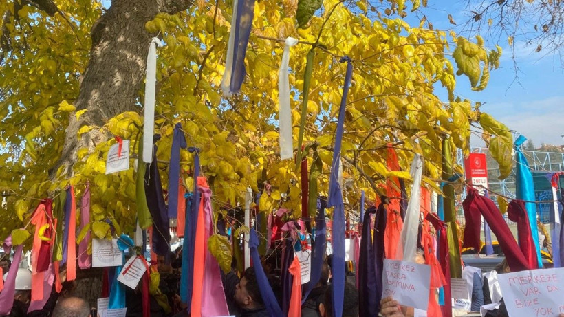 Memurlardan bakanlık önünde eylem: Dileklerini ağaca bağladılar - Resim: 6