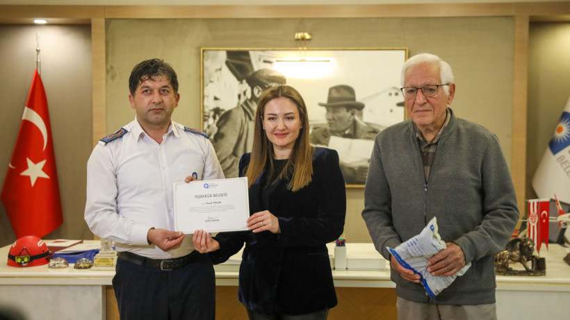 Otobüste unuttuğu çantadan 4 bin avro çıktı - Resim : 1