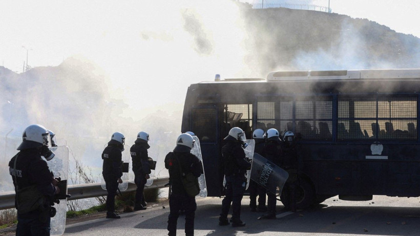 Yunanistan'da isyan ateşi büyüyor - Resim: 5