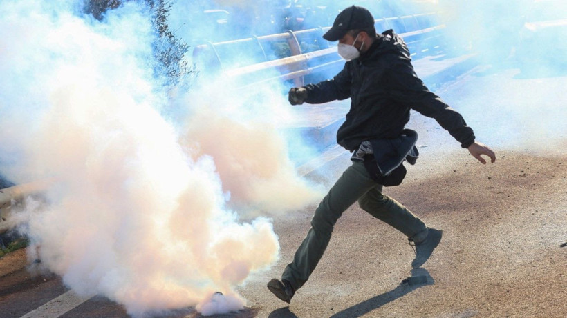 Yunanistan'da isyan ateşi büyüyor - Resim: 10