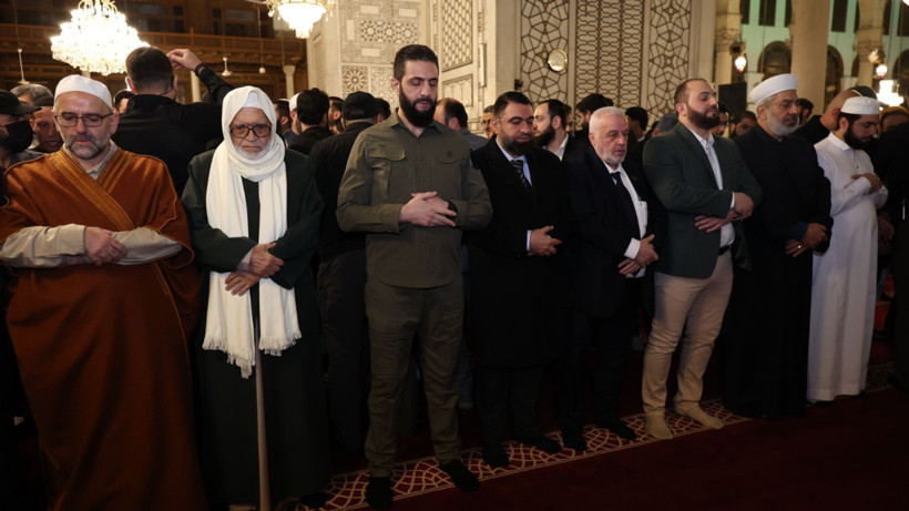Esad'ın devrilişinin yıldönümü: Şara, Emevi Camisi'nde namaz kıldı - Resim : 1