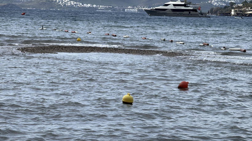 Bodrum’da denizde çekildi, adacıklar ortaya çıktı - Resim : 1