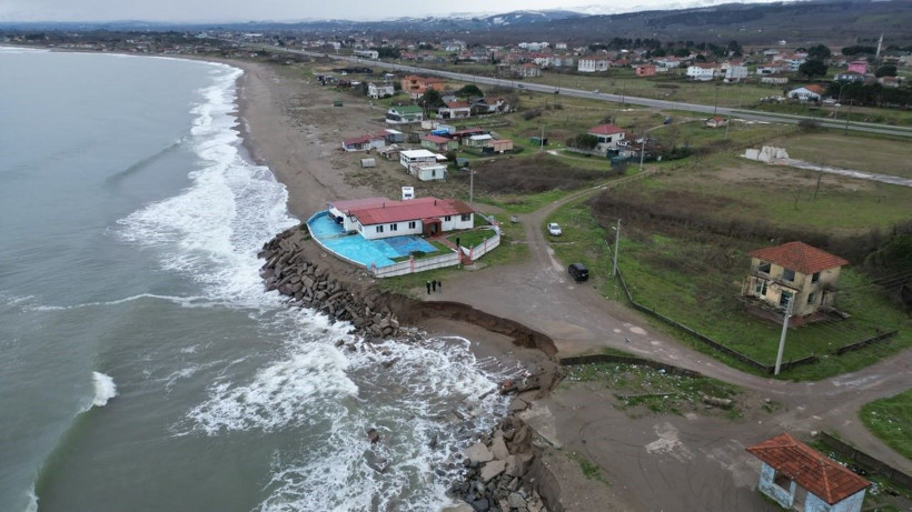 Korkutan manzara! Deniz 50 metre içeri girdi - Resim: 10