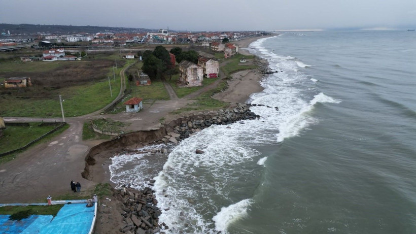 Korkutan manzara! Deniz 50 metre içeri girdi - Resim: 9