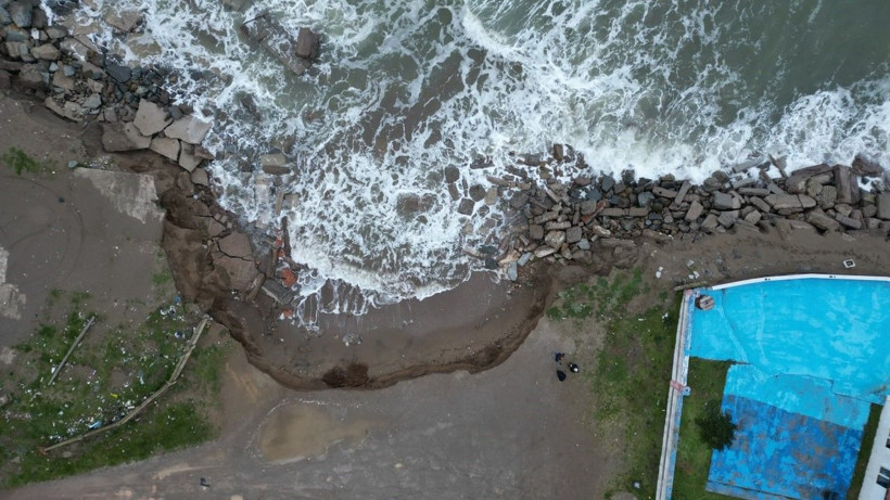 Korkutan manzara! Deniz 50 metre içeri girdi - Resim: 8