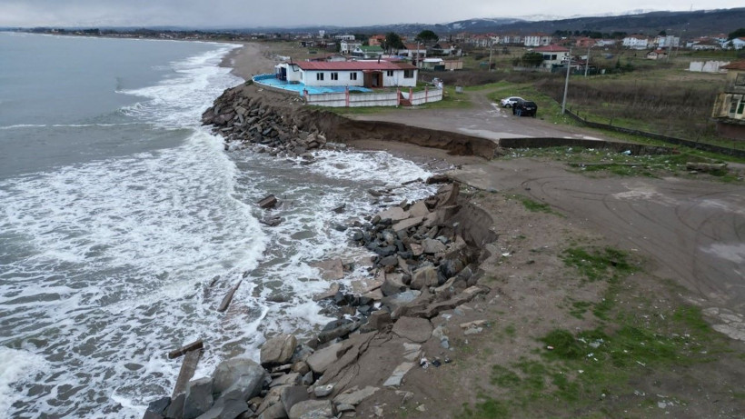 Korkutan manzara! Deniz 50 metre içeri girdi - Resim: 3