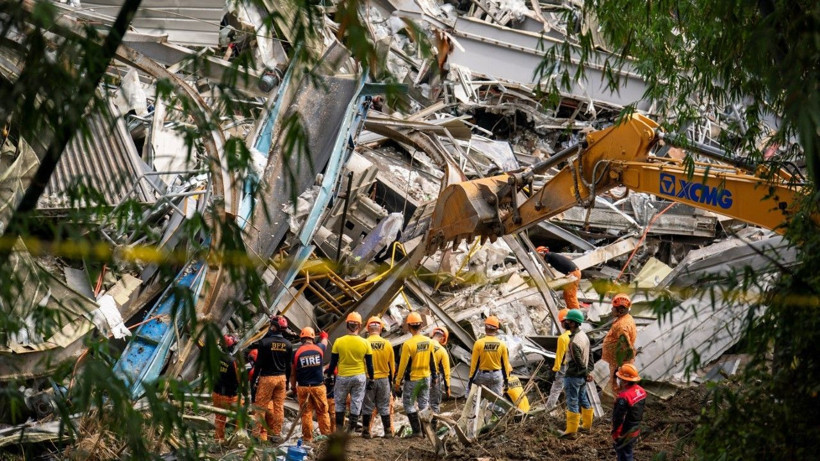 Heyelan faciasında en az 20 ölü - Resim: 5