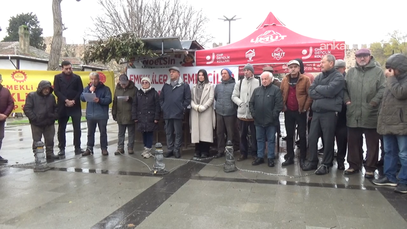 Emekliler kendilerini zincirledi: 'Modern köleliği yaşıyoruz' - Resim : 3