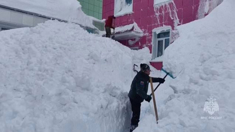 Böyle kar yağışı görülmedi: Apartmanlar bile kara gömüldü - Resim: 11