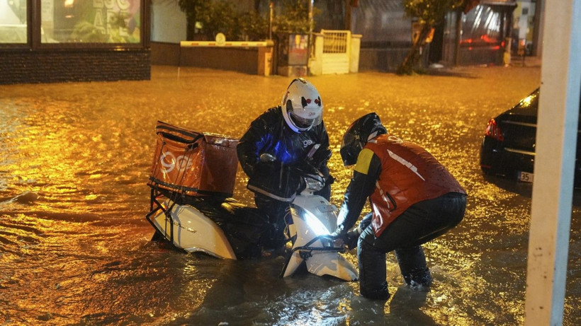 İzmir’de sağanak: Hayat felç oldu - Resim: 3
