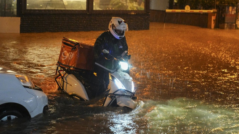 İzmir’de sağanak: Hayat felç oldu - Resim: 7