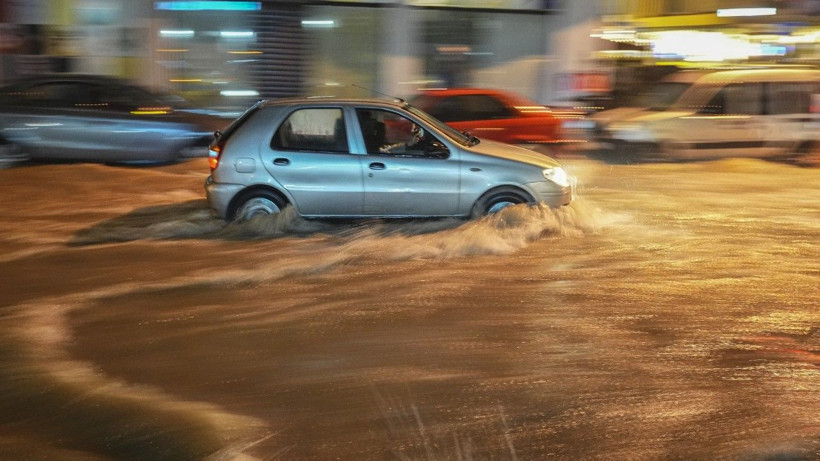 İzmir’de sağanak: Hayat felç oldu - Resim: 13