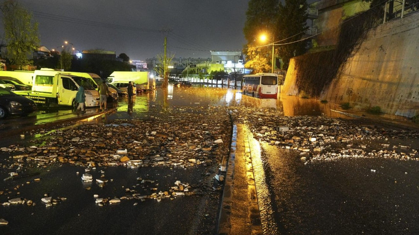 İzmir’de sağanak: Hayat felç oldu - Resim: 16