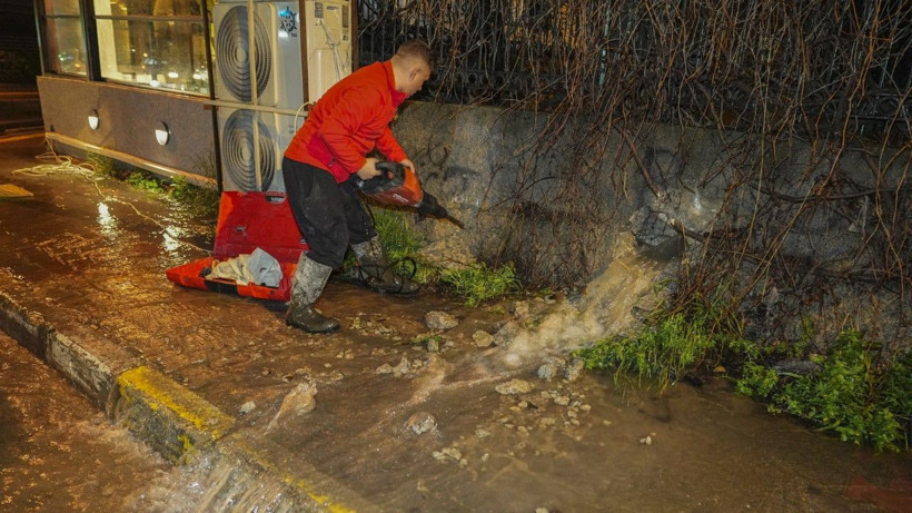 İzmir’de sağanak: Hayat felç oldu - Resim: 21