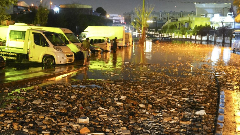 İzmir’de sağanak: Hayat felç oldu - Resim: 22