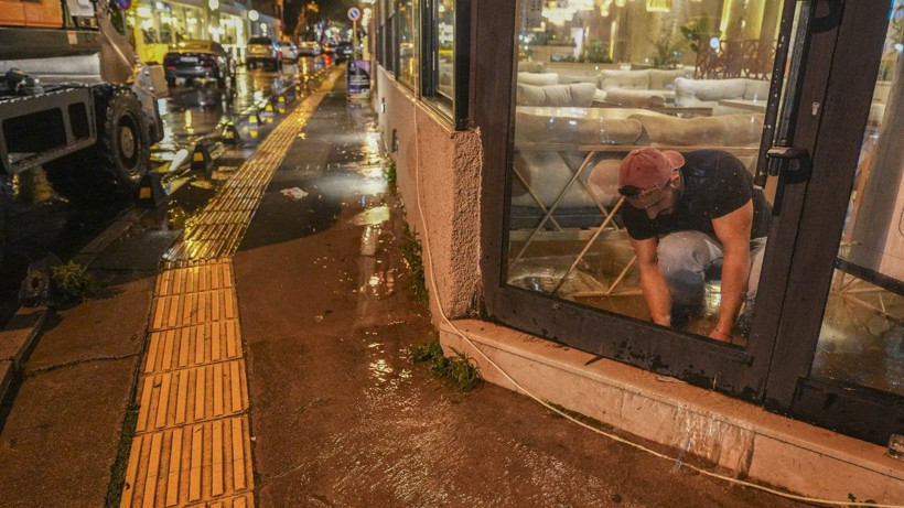 İzmir’de sağanak: Hayat felç oldu - Resim: 27