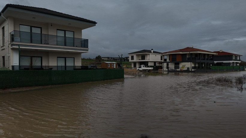 Lüks villalar sular altında kaldı - Resim: 2