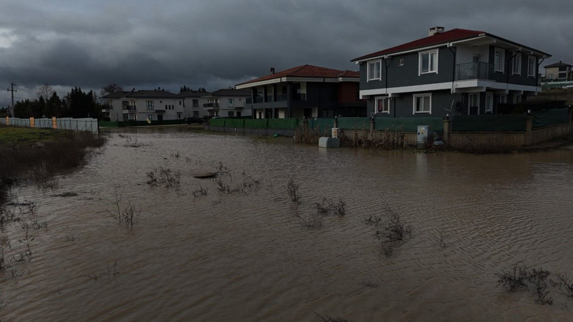 Lüks villalar sular altında kaldı - Resim: 3