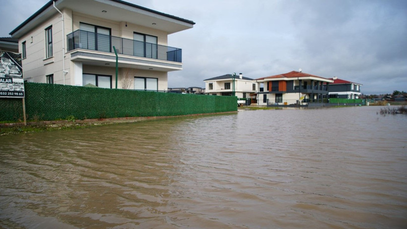 Lüks villalar sular altında kaldı - Resim: 4