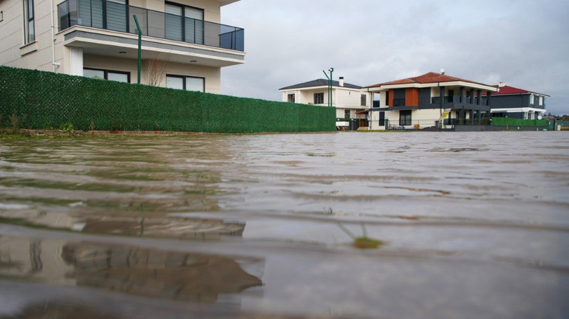 Lüks villalar sular altında kaldı - Resim: 5