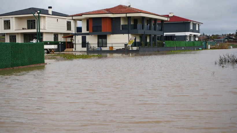 Lüks villalar sular altında kaldı - Resim: 6