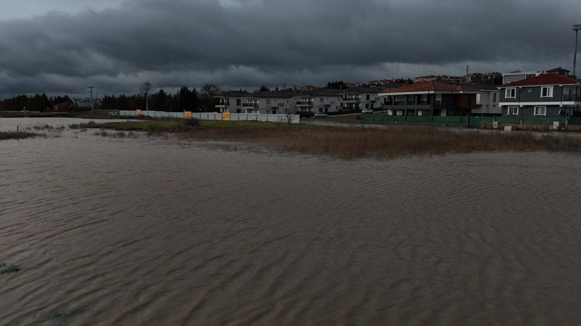 Lüks villalar sular altında kaldı - Resim: 7