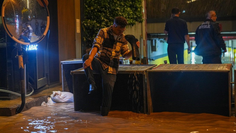 İzmir’de sağanak: Hayat felç oldu - Resim: 37