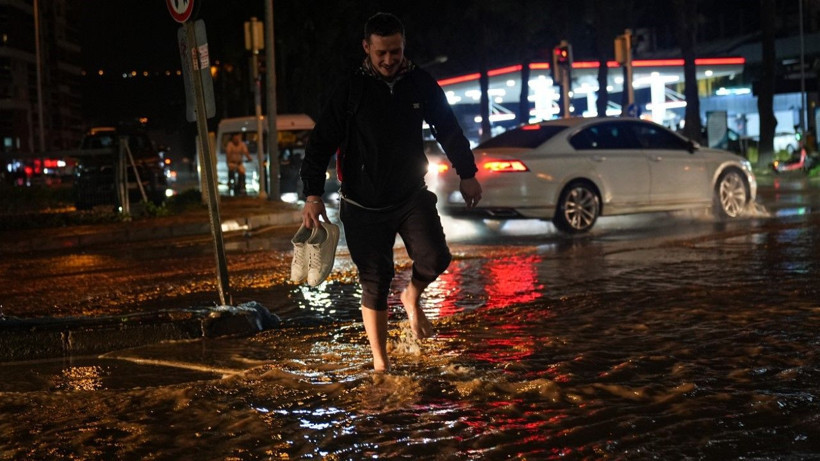 İzmir’de sağanak: Hayat felç oldu - Resim: 38