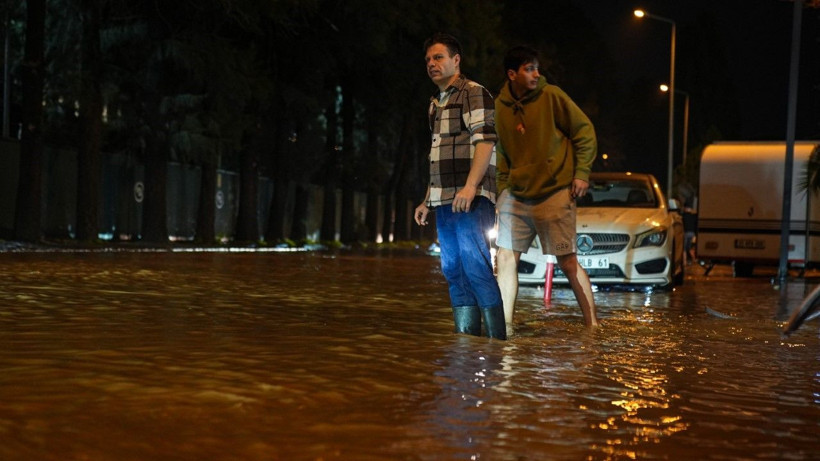 İzmir’de sağanak: Hayat felç oldu - Resim: 43