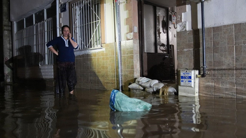 İzmir’de sağanak: Hayat felç oldu - Resim: 47