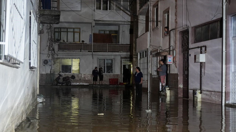 İzmir’de sağanak: Hayat felç oldu - Resim: 53