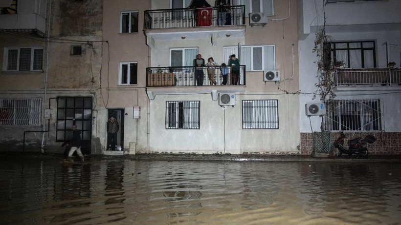 İzmir’de sağanak: Hayat felç oldu - Resim: 54
