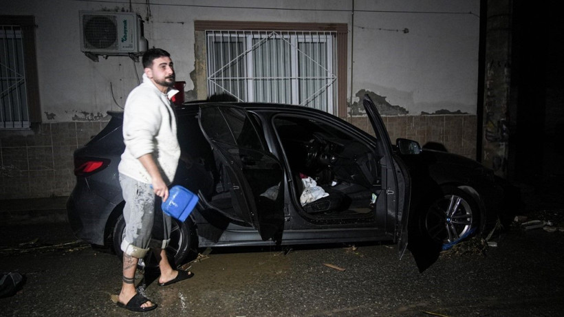 İzmir’de sağanak: Hayat felç oldu - Resim: 56