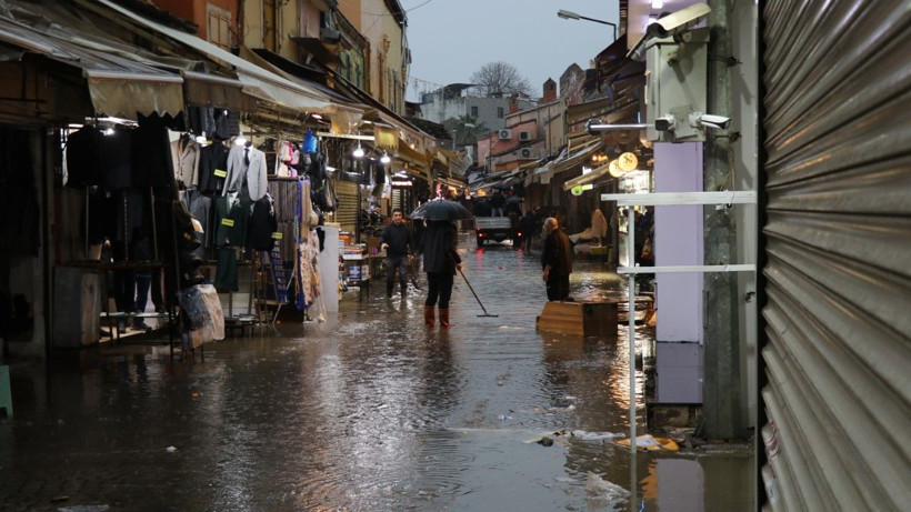 İzmir’i sağanak vurdu - Resim: 1