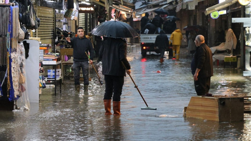 İzmir’i sağanak vurdu - Resim: 2