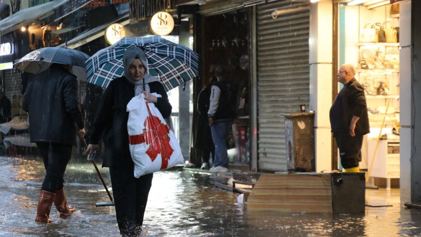 İzmir’i sağanak vurdu - Resim: 5