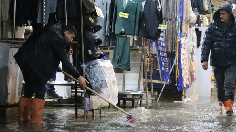 İzmir’i sağanak vurdu - Resim: 6